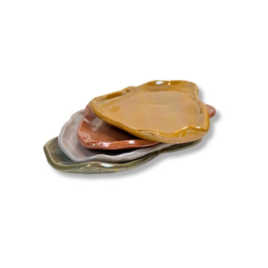 Shiny Organic-Shaped Ceramic Plate